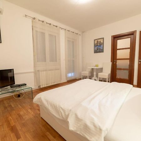Apartment Royal City Belgrado Esterno foto